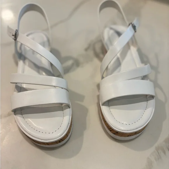 Marc Fisher White Flat Sandals with Slingback Strap and Glossy Straps - Picture 3 of 5